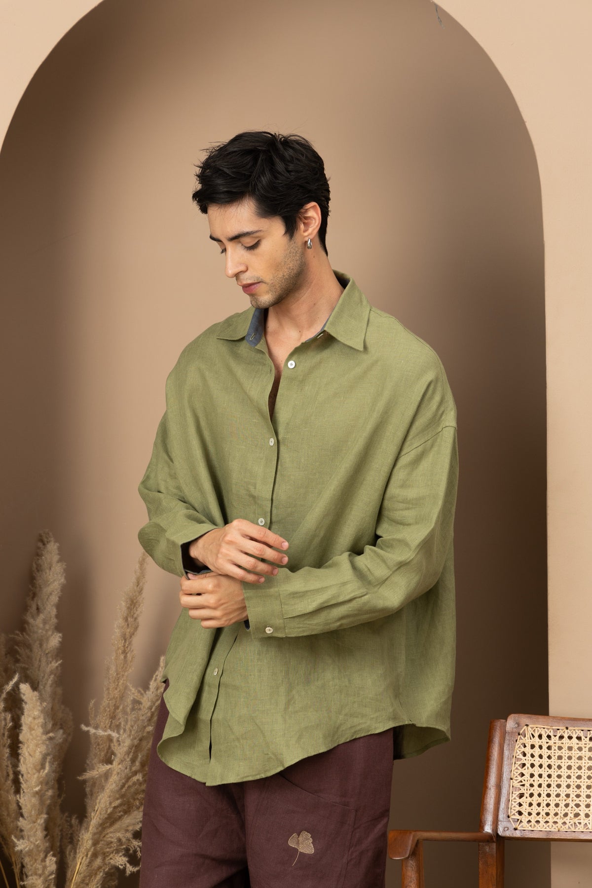 The Keep Close Shirt - Olive Green