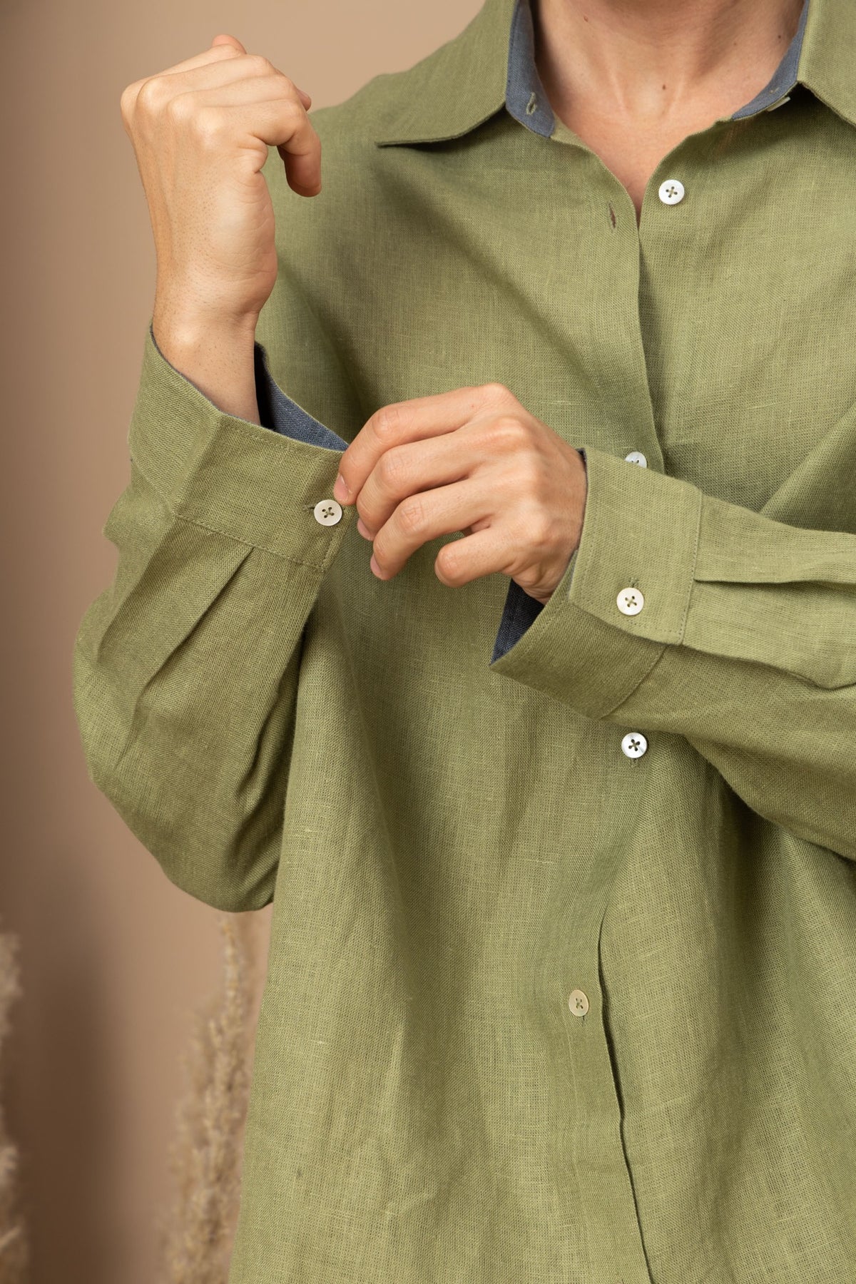The Keep Close Shirt - Olive Green