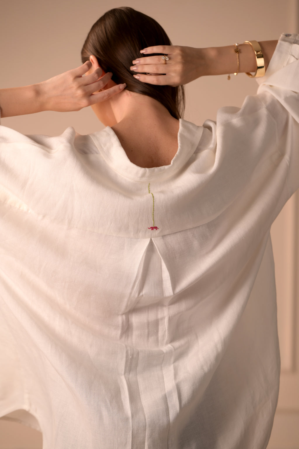 Linen Freestyle Shirt with Elephant Embroidery